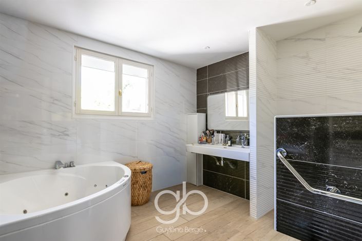 Image No.7-6 Bed House for sale