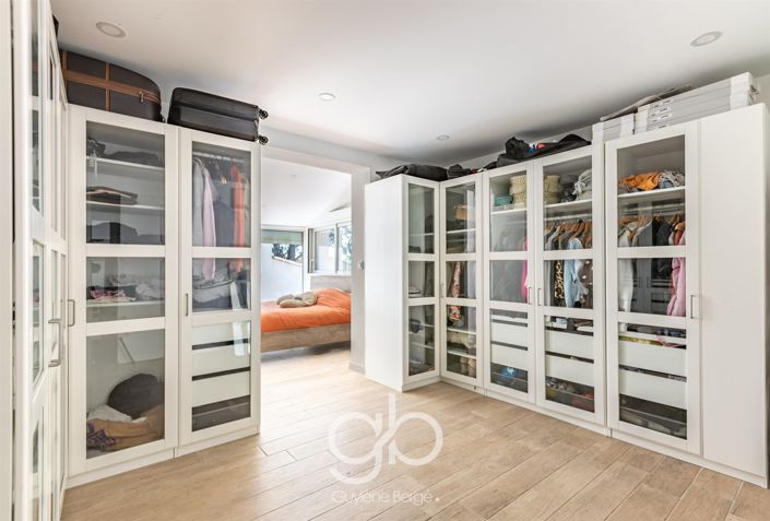 Image No.8-6 Bed House for sale