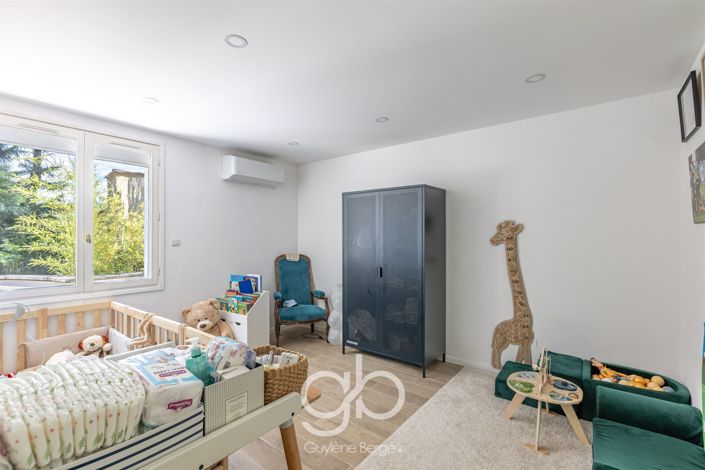 Image No.9-6 Bed House for sale