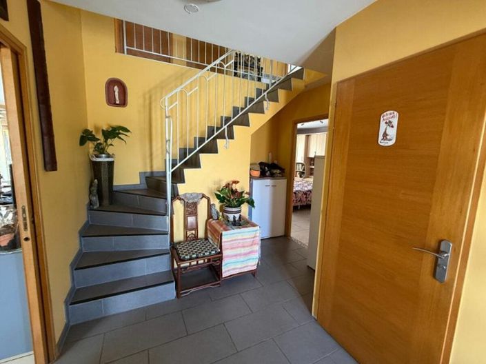 Image No.7-5 Bed House for sale