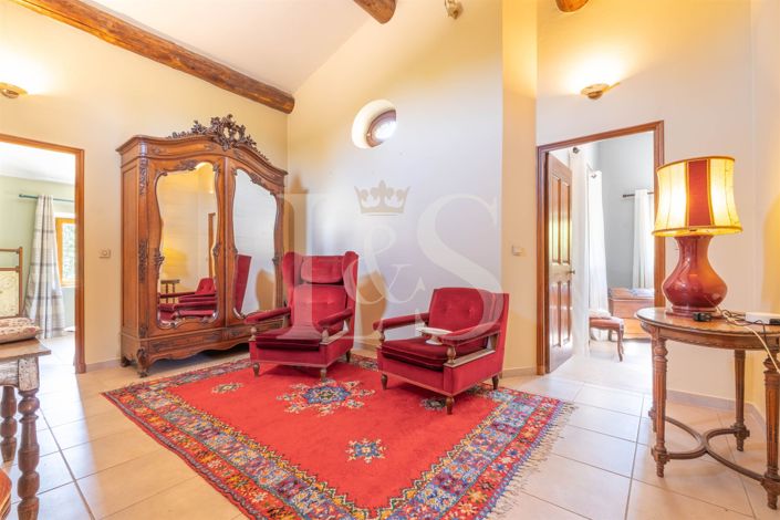 Image No.17-4 Bed House for sale