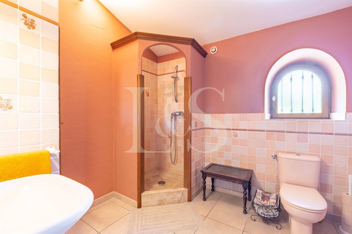 Image No.19-4 Bed House for sale