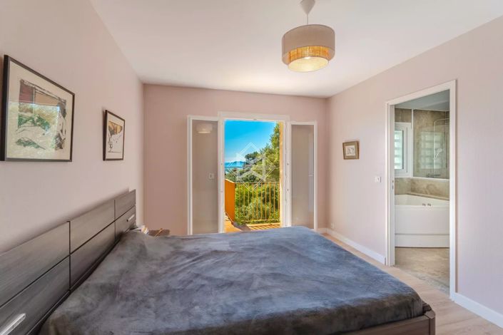 Image No.7-3 Bed House for sale