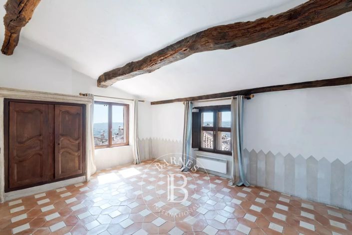 Image No.8-5 Bed House for sale