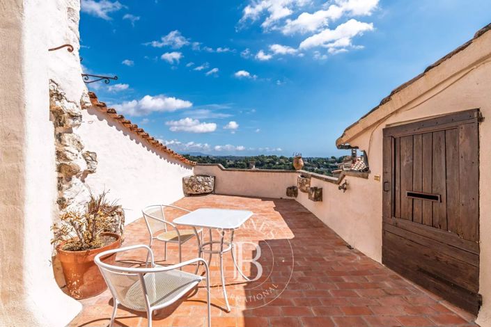 Image No.9-5 Bed House for sale