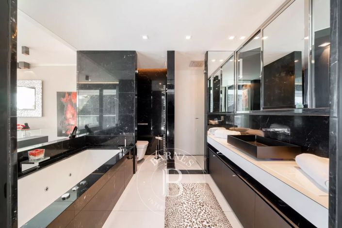 Image No.14-3 Bed Apartment for sale