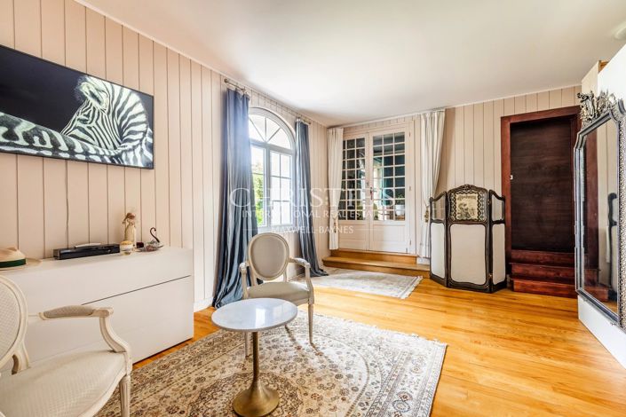 Image No.23-7 Bed House for sale