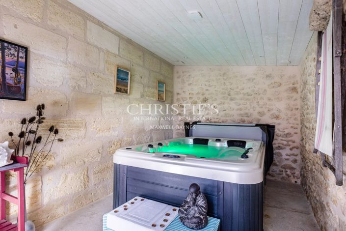 Image No.24-7 Bed House for sale