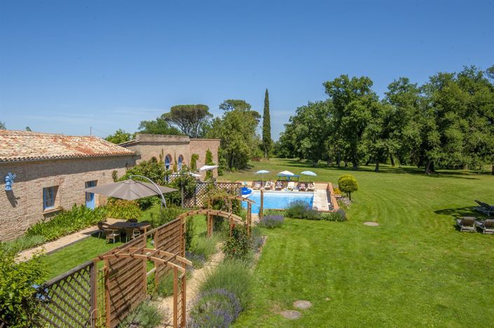 Image No.19-10 Bed Property for sale
