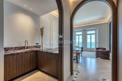 ajmrb828nx2bd79n7