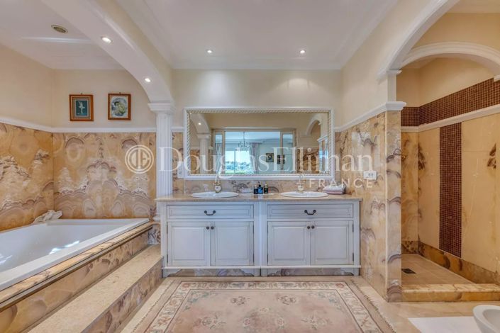 Image No.10-5 Bed House for sale