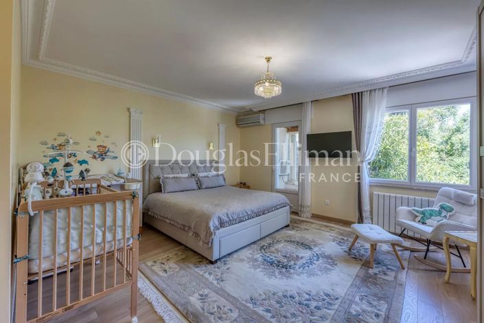 Image No.11-5 Bed House for sale