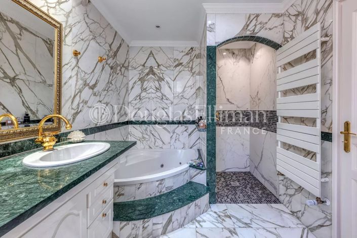 Image No.12-5 Bed House for sale