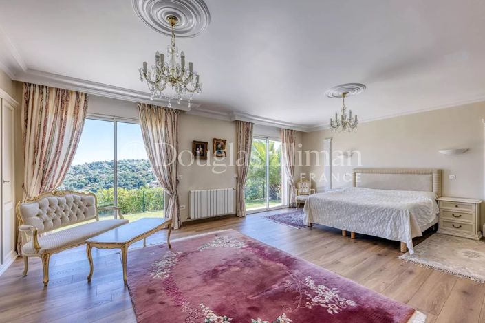 Image No.9-5 Bed House for sale