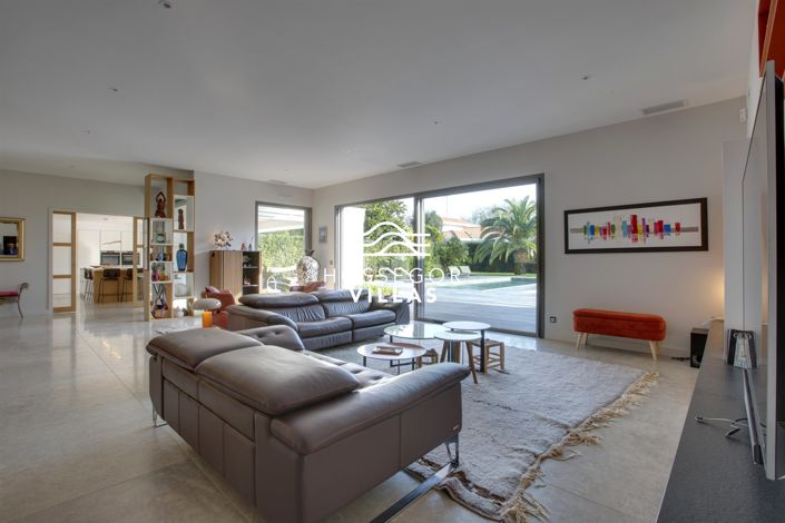 Image No.7-4 Bed House for sale