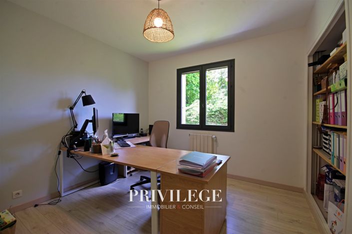 Image No.12-6 Bed House for sale