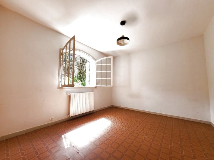 Image No.10-6 Bed House for sale