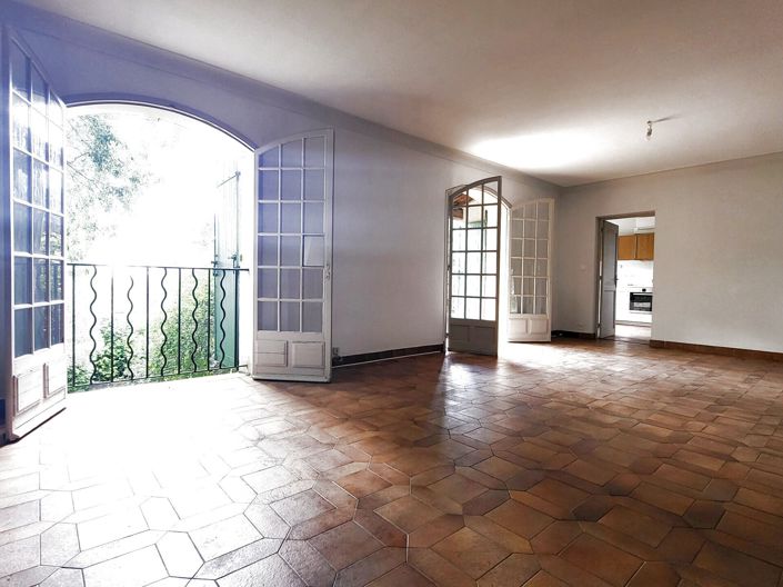 Image No.6-6 Bed House for sale