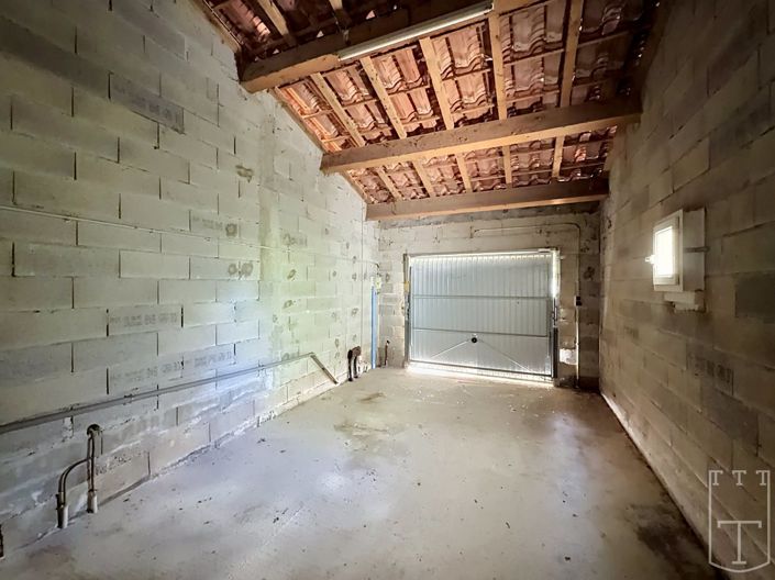 Image No.10-3 Bed House for sale