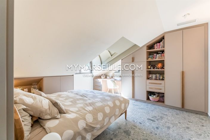 Image No.15-5 Bed Property for sale