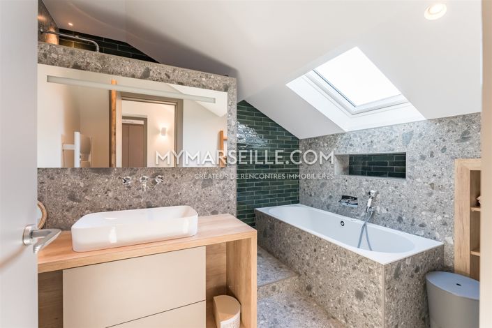 Image No.18-5 Bed Property for sale