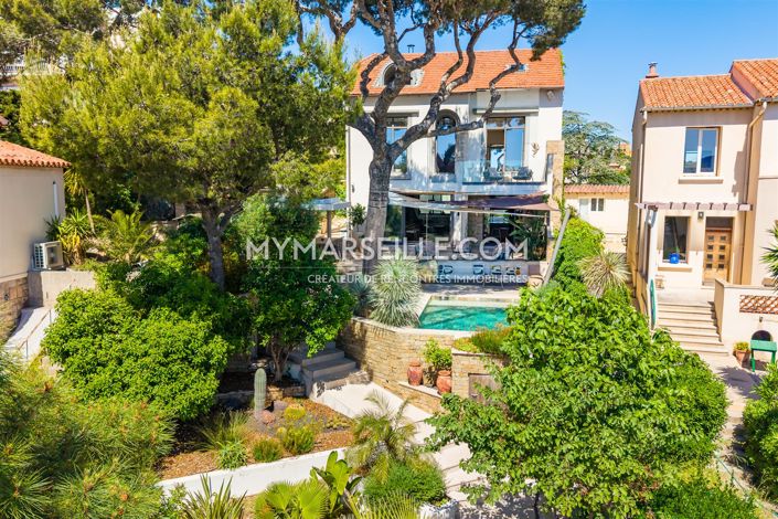 Image No.2-5 Bed Property for sale
