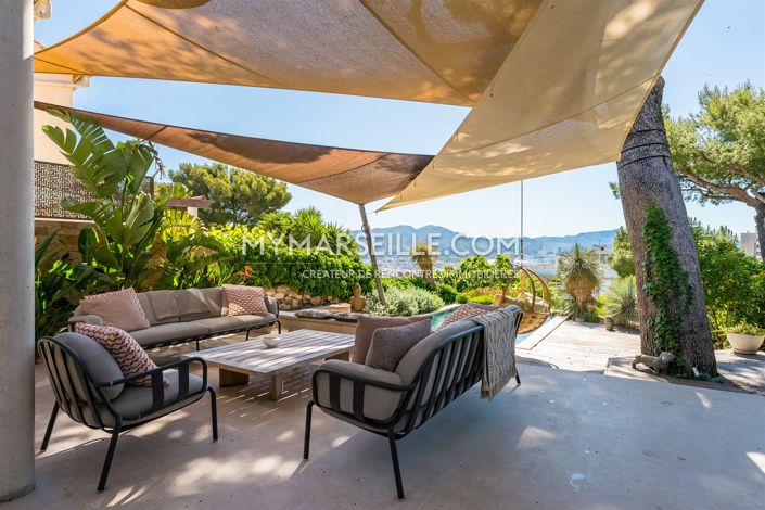Image No.27-5 Bed Property for sale