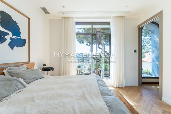 Image No.30-5 Bed Property for sale