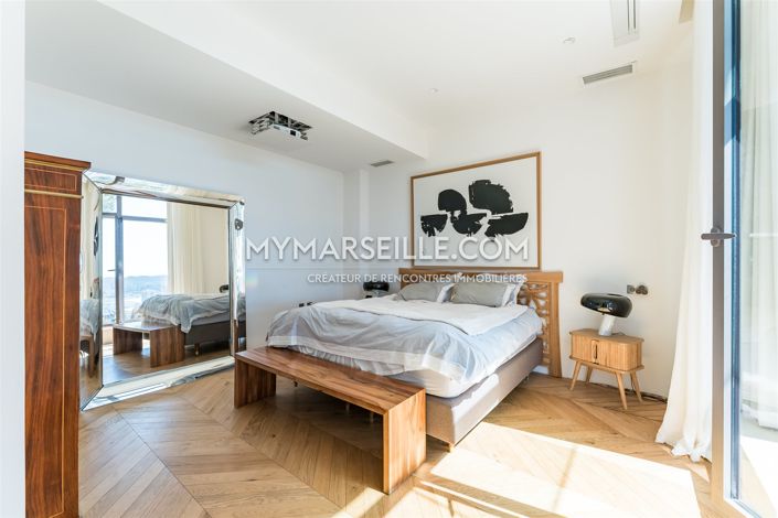 Image No.31-5 Bed Property for sale