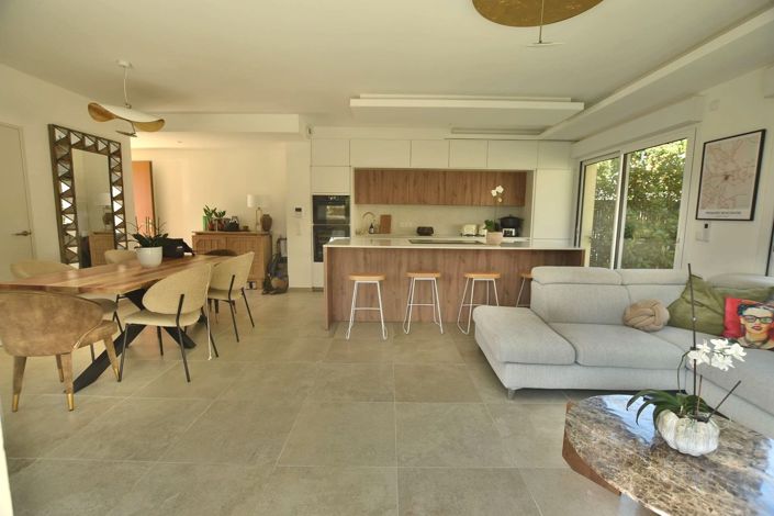 Image No.11-3 Bed House for sale
