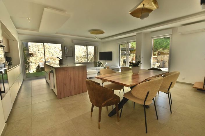 Image No.14-3 Bed House for sale