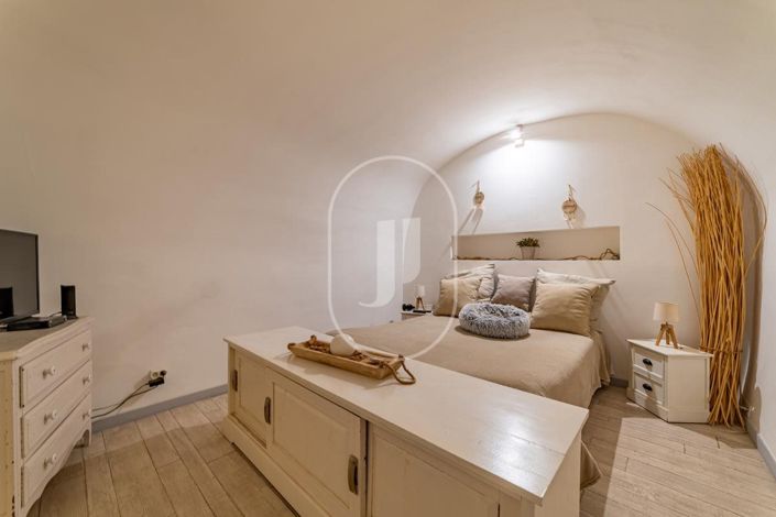 Image No.7-6 Bed House for sale