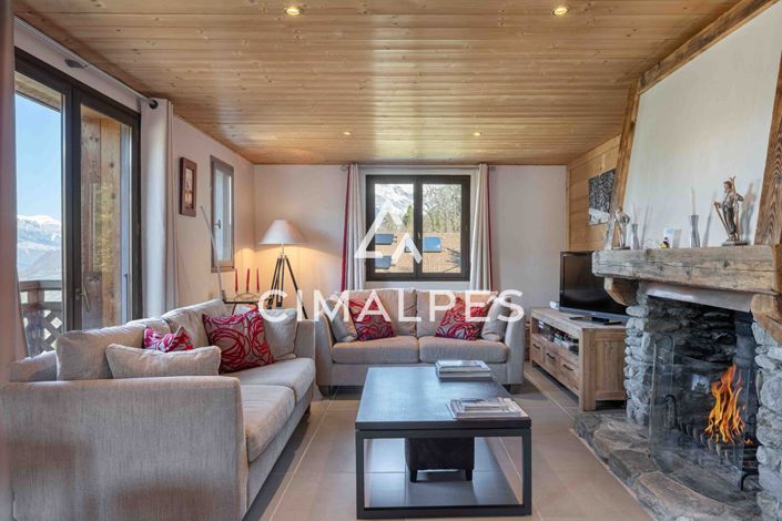Image No.2-4 Bed Property for sale