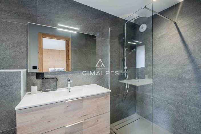 Image No.12-6 Bed House for sale