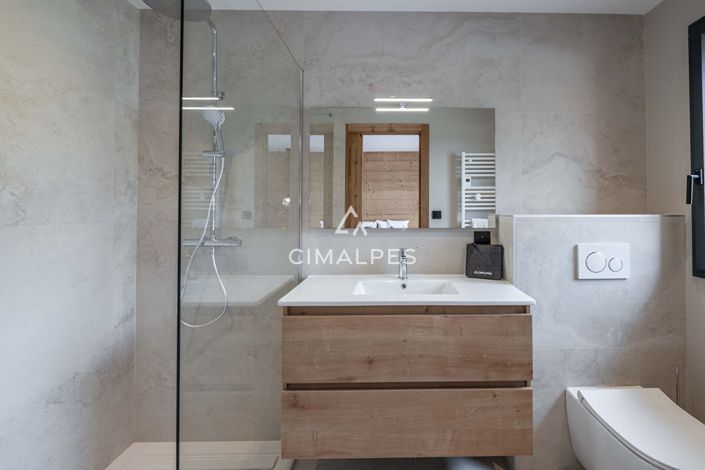 Image No.16-6 Bed House for sale