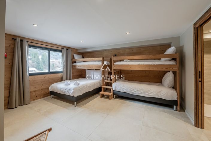 Image No.17-6 Bed House for sale