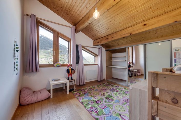 Image No.10-5 Bed House for sale