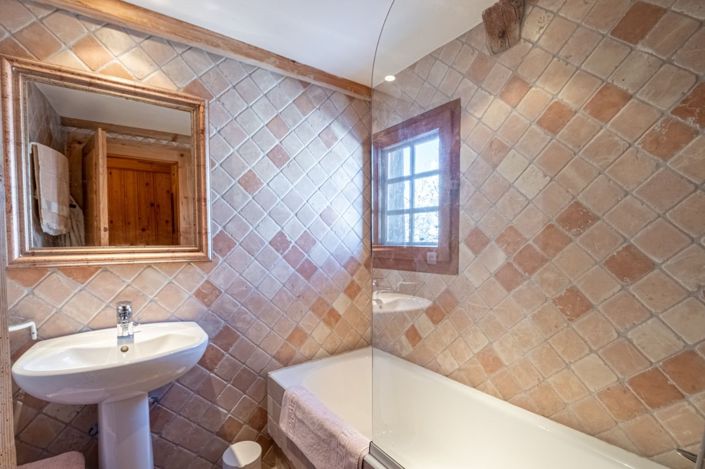 Image No.13-6 Bed Property for sale