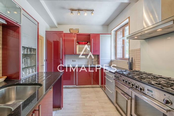 Image No.6-5 Bed House for sale