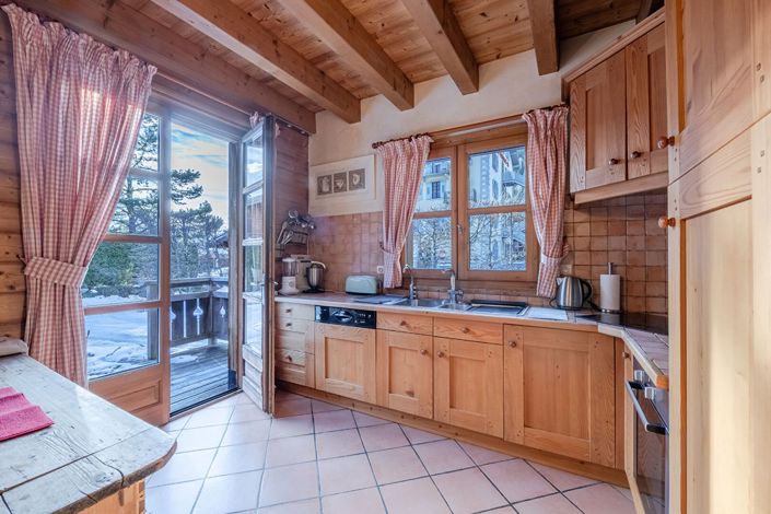 Image No.6-6 Bed House for sale