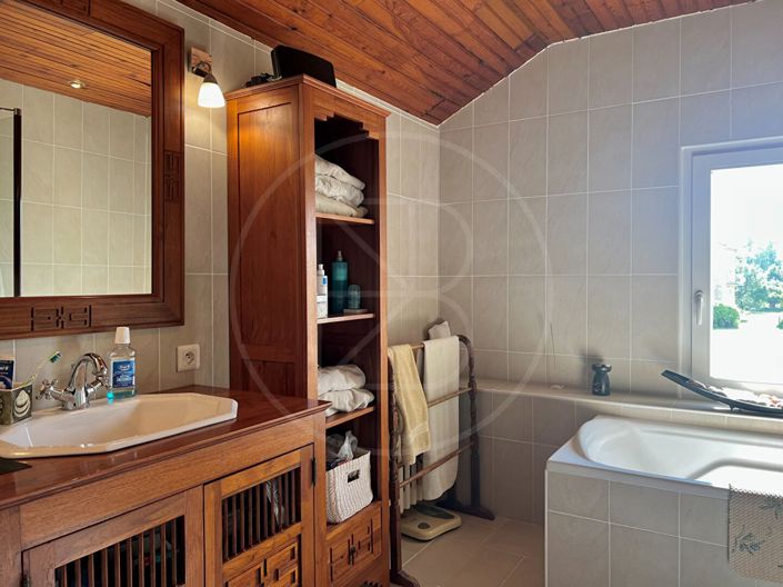 Image No.12-5 Bed House for sale