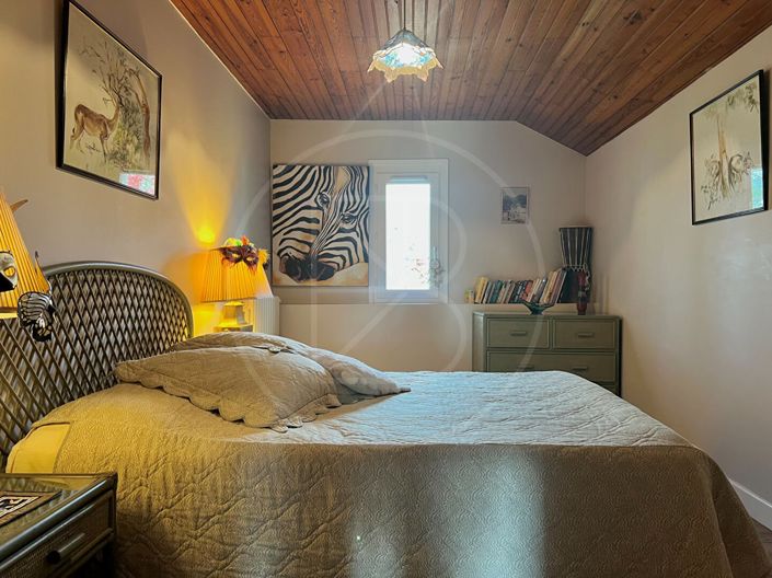 Image No.9-5 Bed House for sale