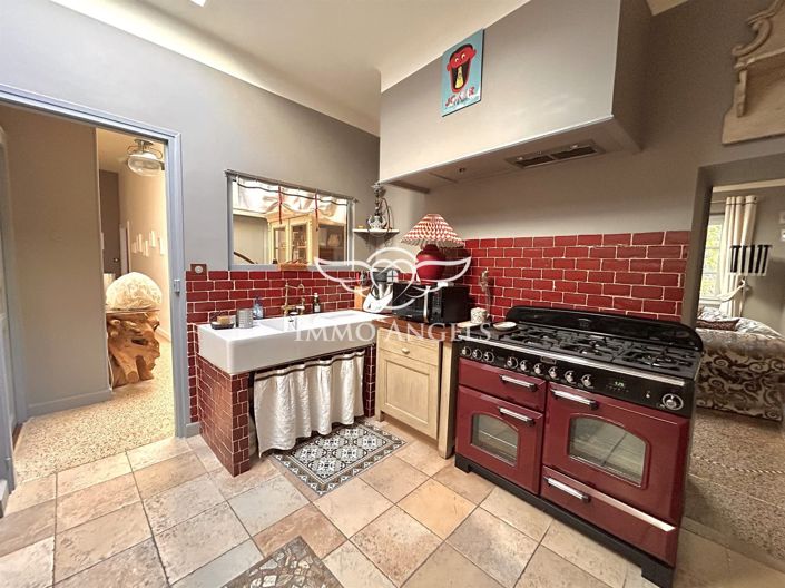 Image No.12-6 Bed Property for sale