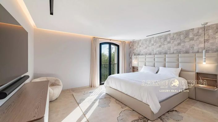 Image No.10-5 Bed House for sale