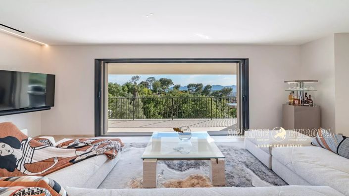 Image No.7-5 Bed House for sale