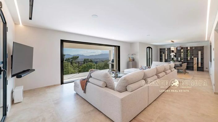 Image No.9-5 Bed House for sale
