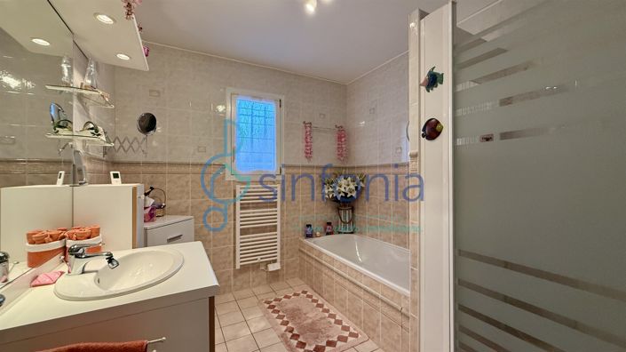 Image No.17-4 Bed House for sale