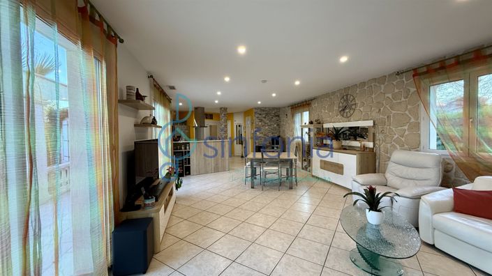 Image No.6-4 Bed House for sale