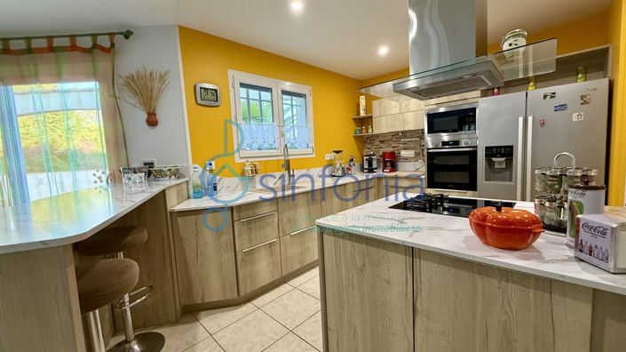 Image No.8-4 Bed House for sale