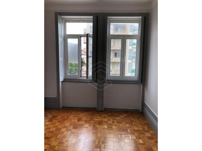 Image No.11-3 Bed House for sale